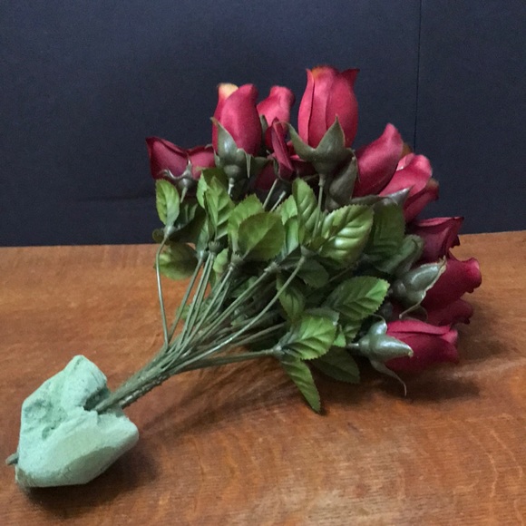 Red Roses Artificial Plant Decor - Picture 4 of 4